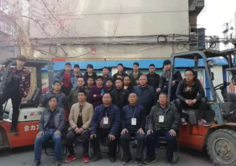 天津?qū)W叉車要多少錢哪里學