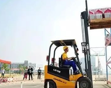 叉車