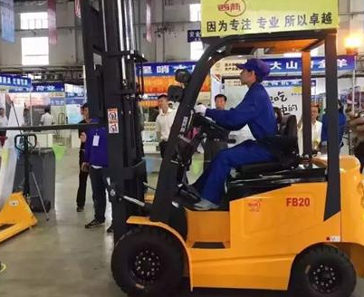 叉車