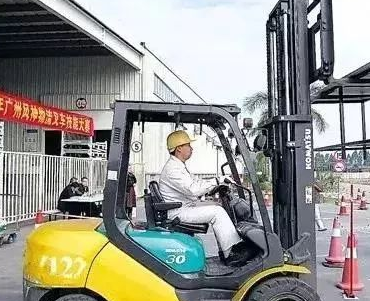 叉車