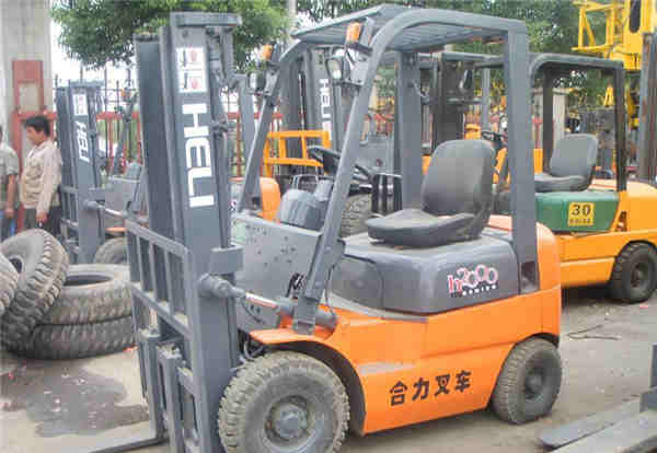武漢出租叉車收費(fèi)參考價(jià)